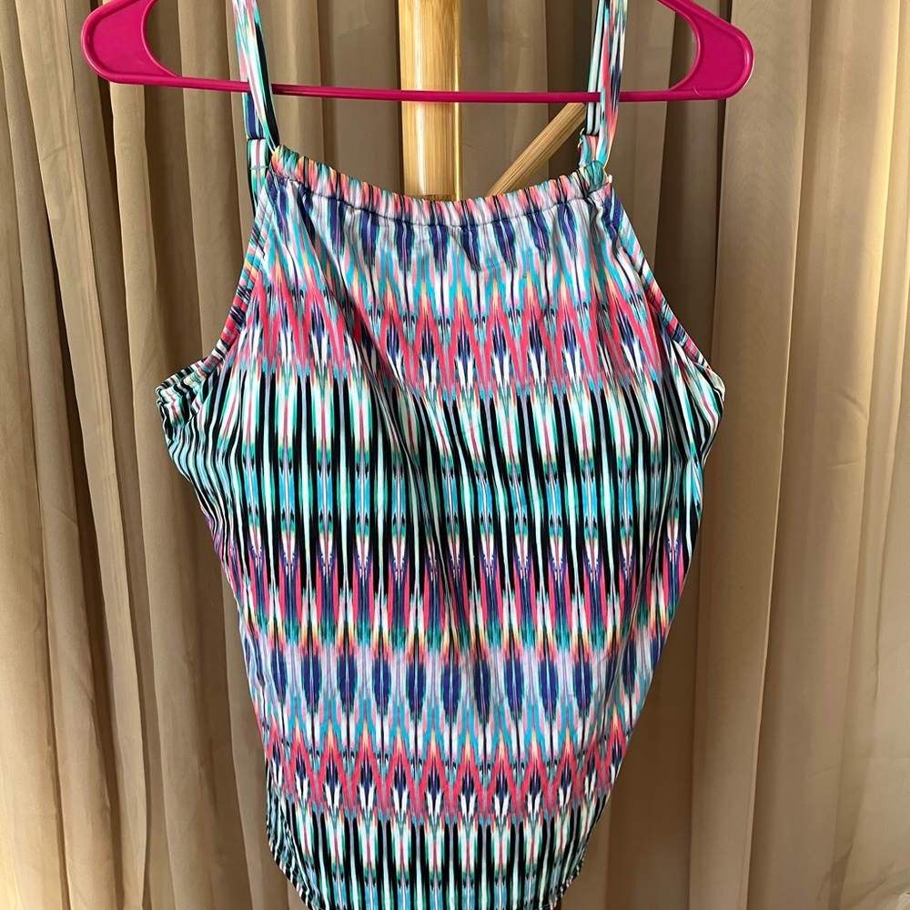 Tankini top 24 &Ocean. Size XL. Padded cups. Shelf bra. New condition. $20​